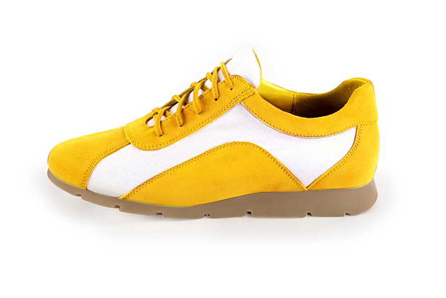 Basket femme habillée : Sneaker urbain bicolore couleur jaune soleil et blanc cassé. Semelle fine. Doublure cuir. Vue de profil - Florence KOOIJMAN