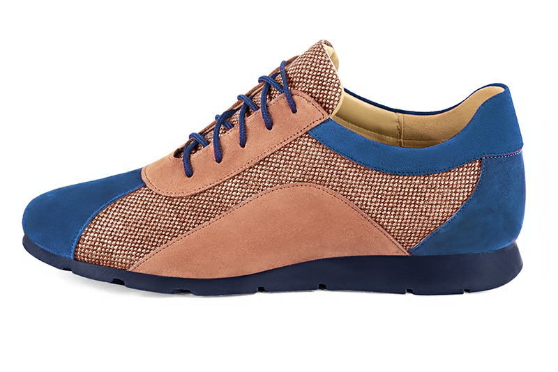Basket femme habillée : Sneaker urbain bicolore couleur bleu électrique et orange corail. Semelle fine. Doublure cuir. Vue de profil - Florence KOOIJMAN