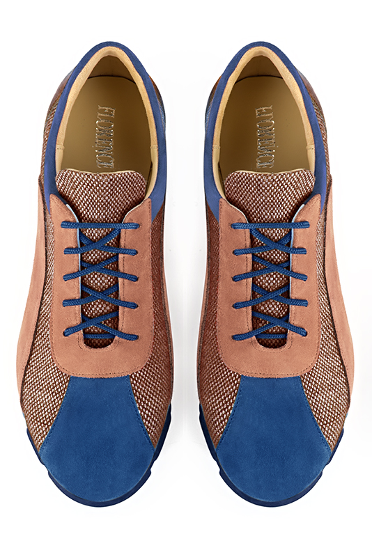 Basket femme habillée : Sneaker urbain bicolore couleur bleu électrique et orange corail. Semelle fine. Doublure cuir. Vue du dessus - Florence KOOIJMAN