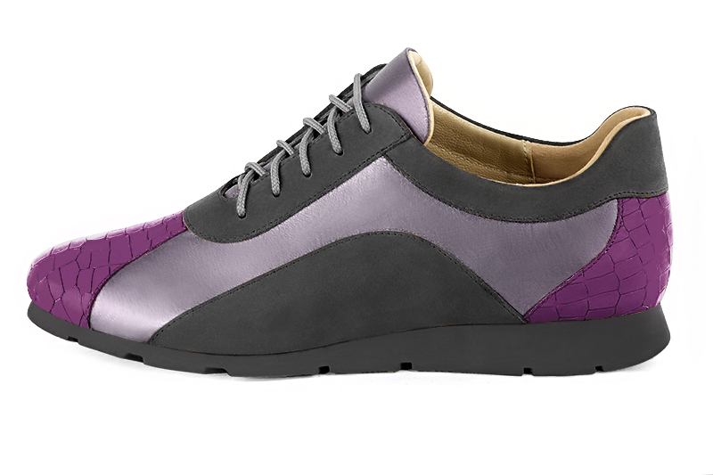 Basket femme habillée : Sneaker urbain tricolore couleur violet mauve et gris acier. Semelle fine. Doublure cuir. Vue de profil - Florence KOOIJMAN