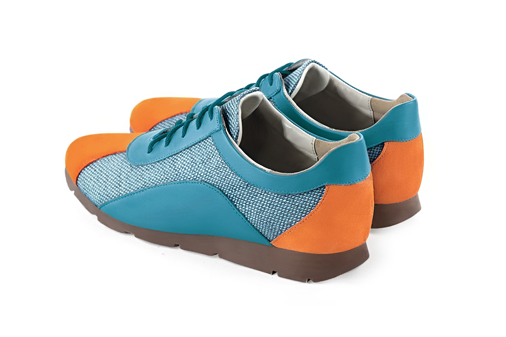 Basket femme habillée : Sneaker urbain bicolore couleur orange abricot et bleu canard. Semelle fine. Doublure cuir. Vue arrière - Florence KOOIJMAN