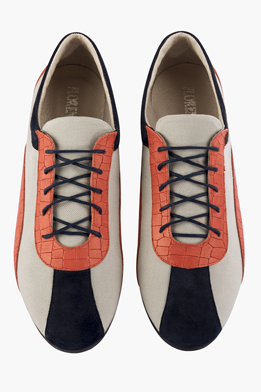 Basket femme habillée : Sneaker urbain tricolore couleur bleu marine, gris perle et orange saumon. Semelle fine. Doublure cuir. Vue du dessus - Florence KOOIJMAN