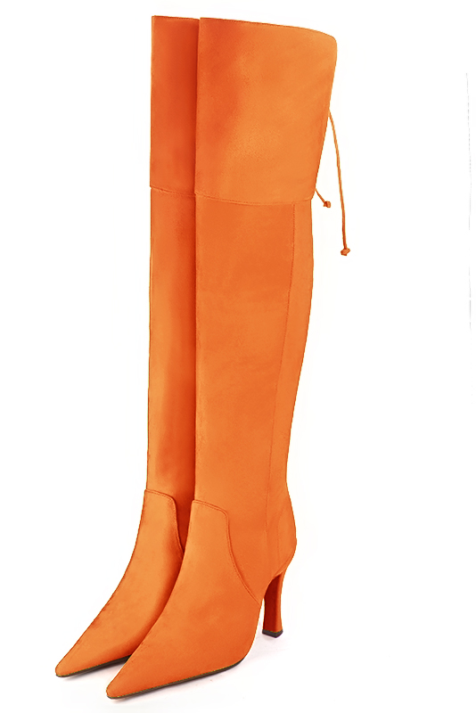 Cuissarde femme : Cuissardes femme en cuir sur mesures couleur orange abricot. Bout pointu. Talon très haut bobine. Vue avant - Florence KOOIJMAN