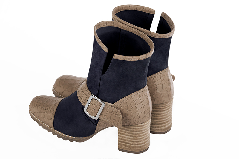 Bottines femme boucles sur les côtés beige mastic et bleu marine. Bout rond. Talon bottier de 6 cm - Vue arrière