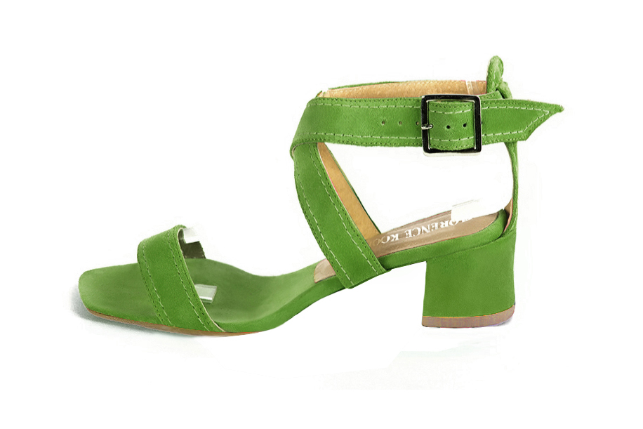 Sandales habillées femme brides croisées cuir vert anis à talon évasé de 4.5 cm et bout carré - Vue de profil