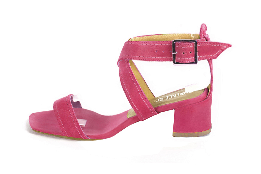 Sandales femme brides croisées complètement ouvertes rose fuchsia. Bout carré. Talon évasé de 4.5 cm - Vue de profil