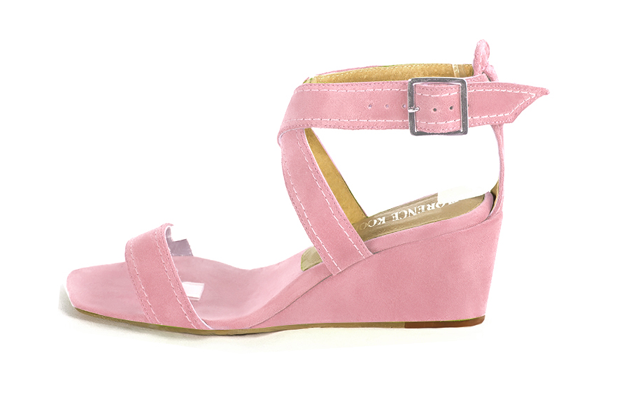 Sandales femme brides croisées complètement ouvertes rose camélia. Bout carré. Talon compensé de 6 cm - Vue de profil