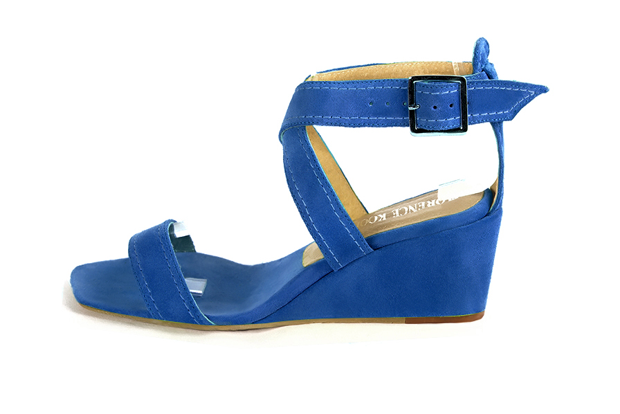 Sandales habillées femme brides croisées cuir bleu électrique à talon compensé de 6 cm et bout carré - Vue de profil