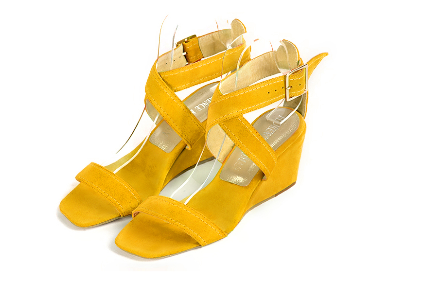 Sandales habillées femme brides croisées cuir jaune à talon compensé de 6 cm et bout carré - Vue avant