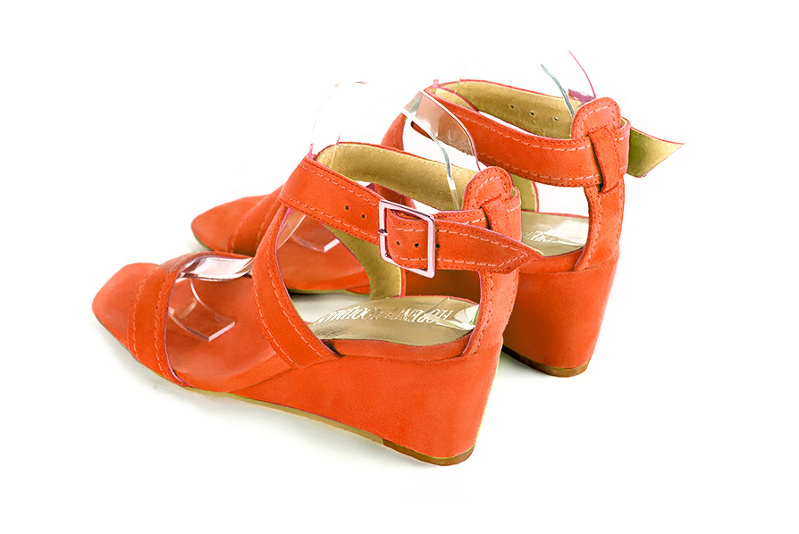 Sandales habillées femme brides croisées cuir orange clémentine à talon compensé de 6 cm et bout carré - Vue arrière