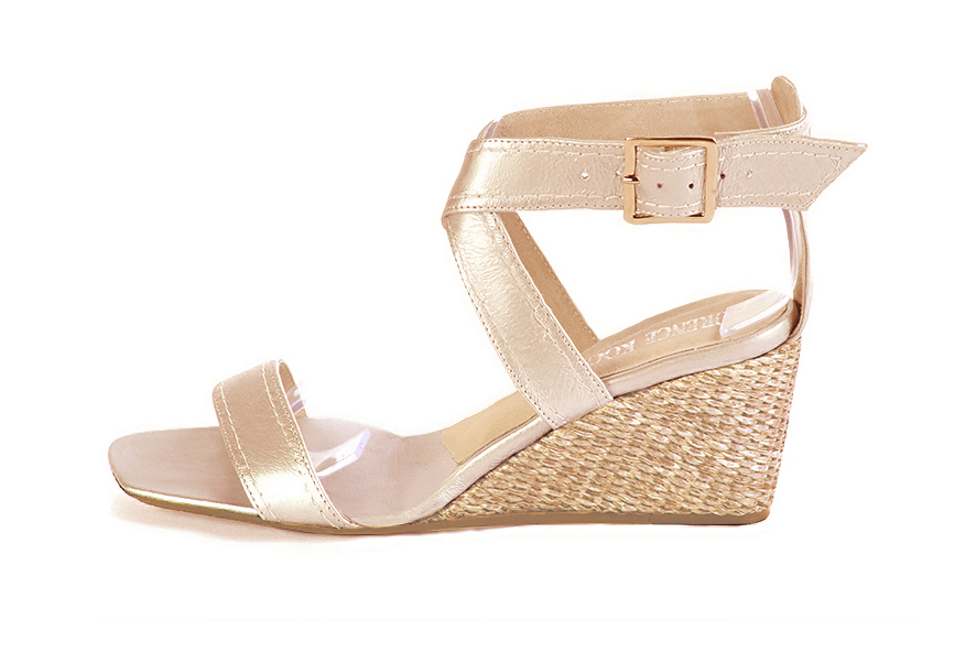 Sandales habillées femme brides croisées cuir or à talon compensé de 6 cm et bout carré - Vue de profil