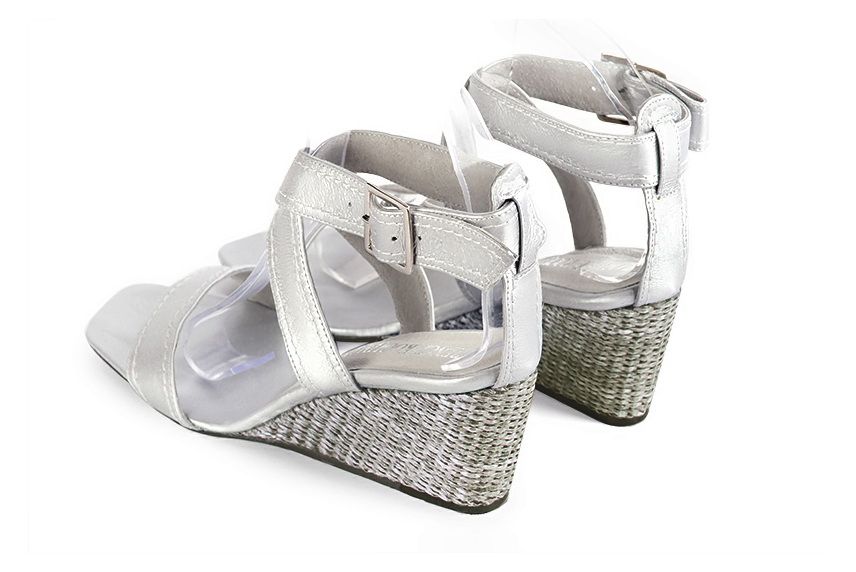 Sandales habillées femme brides croisées cuir argent à talon compensé de 6 cm et bout carré - Vue arrière