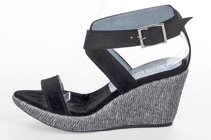 Sandales habillées complétement ouvertes, élégantes et raffinées, avec des brides croisées, coloris noir. Bout rond. Semelle compensée talon haut. Cérémonie, soirée, cocktail, évènementiel. Personnalisation : Choix des cuirs, 
                des couleurs et des talons. Petites et grandes pointures. - Florence KOOIJMAN