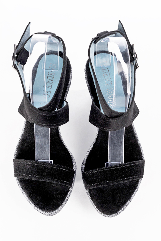 Sandales habillées complétement ouvertes, élégantes et raffinées, avec des brides croisées, coloris noir. Bout rond. Semelle compensée talon haut. Cérémonie, soirée, cocktail, évènementiel. Personnalisation : Choix des cuirs, 
                des couleurs et des talons. Petites et grandes pointures. - Florence KOOIJMAN