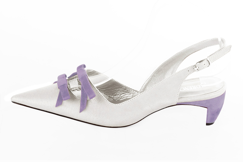Chaussure femme à brides :  couleur blanc pur et violet parme. Bout pointu. Petit talon virgule. Vue de profil - Florence KOOIJMAN