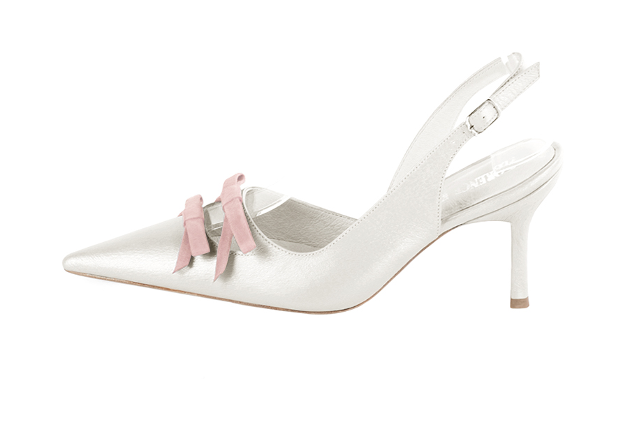 Escarpins bride arrière avec un noeud blanc pur et rose poudré. Bout pointu. Talon fin de 8 cm - Vue de profil