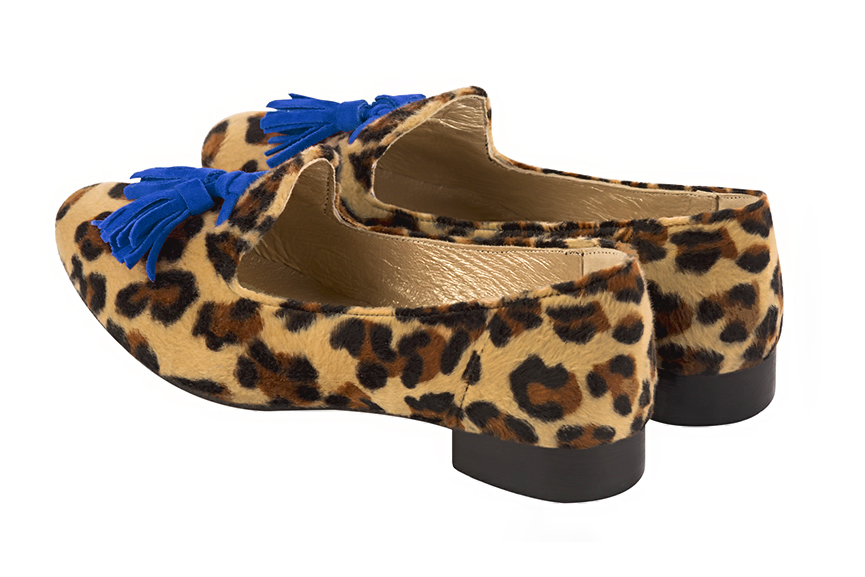Mocassin femme : Mocassin avec des pompons couleur noir safari et bleu électrique. Bout rond. Semelle cuir talon plat. Vue arrière - Florence KOOIJMAN
