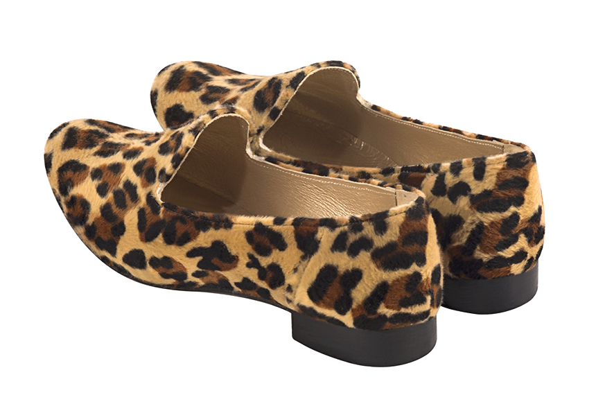 Mocassin femme : Mocassin avec des pompons couleur noir safari. Bout rond. Semelle cuir talon plat. Vue arrière - Florence KOOIJMAN