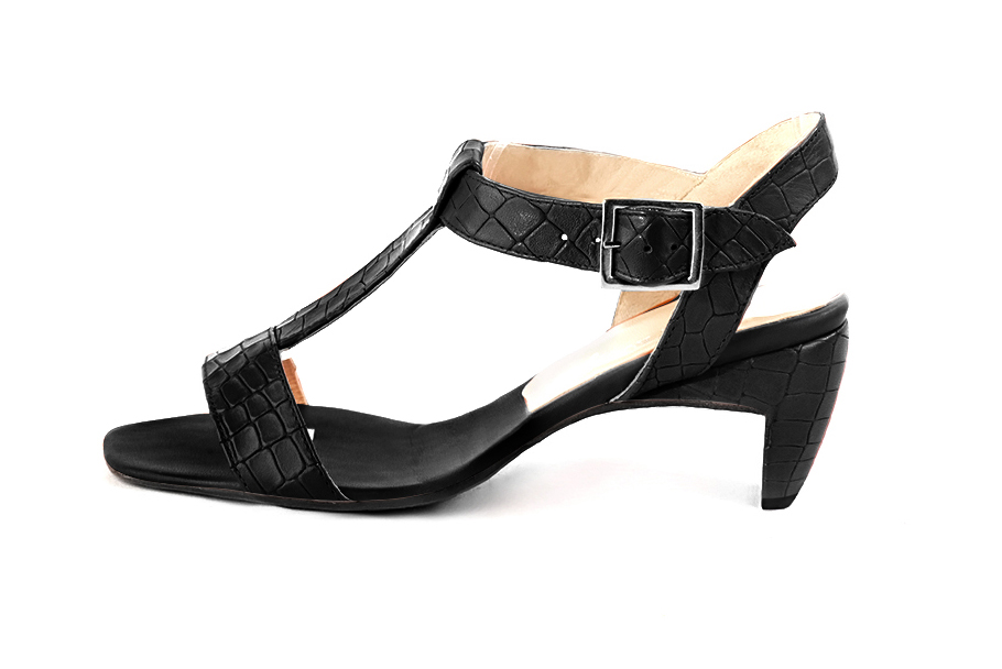 Sandales femme bride cou-de-pied complètement ouvertes noir satiné. Bout carré. Talon virgule de 5.5 cm - Vue de profil