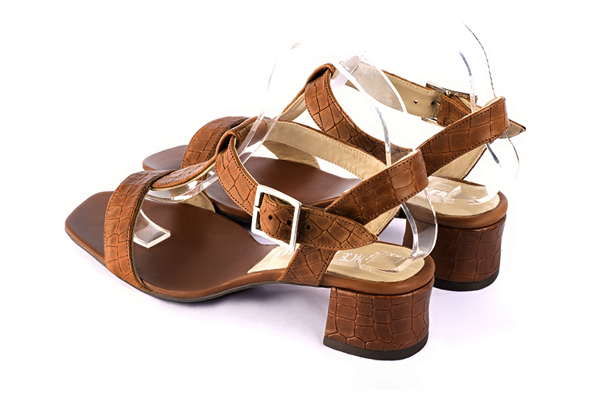 Sandales femme bride cou-de-pied complètement ouvertes marron caramel. Bout carré. Talon évasé de 4.5 cm - Vue arrière
