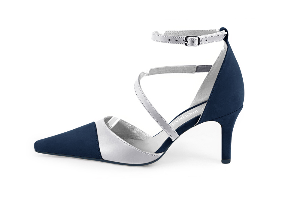 Chaussures brides croisées femme bleu marine et argent. Bout effilé. Talon fin de 7.5 cm - Vue de profil