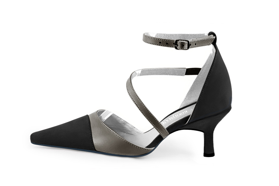 Chaussures brides croisées femme noir mat et marron taupe. Bout effilé. Talon bobine de 5.5 cm - Vue de profil