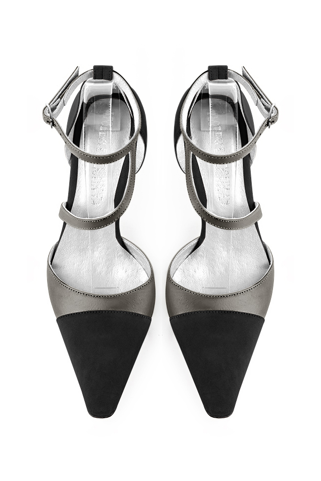 Chaussures brides croisées femme noir mat et marron taupe. Bout effilé. Talon bobine de 5.5 cm - Vue du dessus