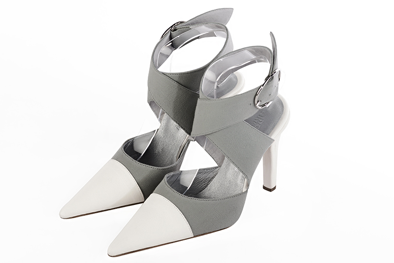 Chaussure femme à brides : Chaussure arrière ouvert avec des brides croisées couleur blanc pur et gris tourterelle. Bout pointu. Talon très haut fin Vue avant - Florence KOOIJMAN