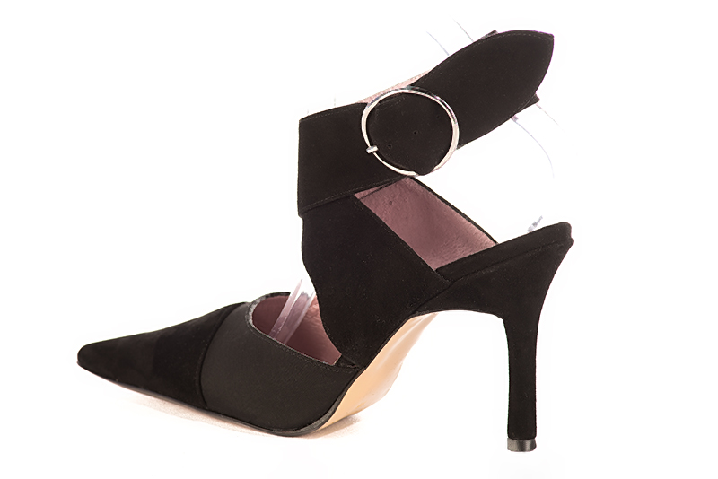 Chaussure femme à brides : Chaussure arrière ouvert avec des brides croisées couleur noir mat. Bout pointu. Talon très haut fin. Vue arrière - Florence KOOIJMAN