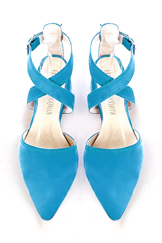 Chaussure femme à brides : Chaussure arrière ouvert avec des brides croisées couleur bleu turquoise. Bout effilé. Petit talon évasé. Vue du dessus - Florence KOOIJMAN