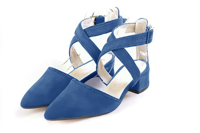 Chaussures habillées, élégantes et raffinées, ouvertes à l'arrière avec des brides croisées, coloris bleu électrique. Bout effilé. Mi-haut. Talon évasé. Cérémonie, soirée, cocktail, évènementiel. Personnalisation : Choix des cuirs, 
                des couleurs et des talons. Petites et grandes pointures. - Florence KOOIJMAN