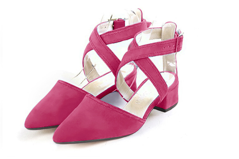 Chaussures habillées, élégantes et raffinées, ouvertes à l'arrière avec des brides croisées, coloris rose fuchsia. Bout effilé. Mi-haut. Talon évasé. Cérémonie, soirée, cocktail, évènementiel. Personnalisation : Choix des cuirs, 
                des couleurs et des talons. Petites et grandes pointures. - Florence KOOIJMAN