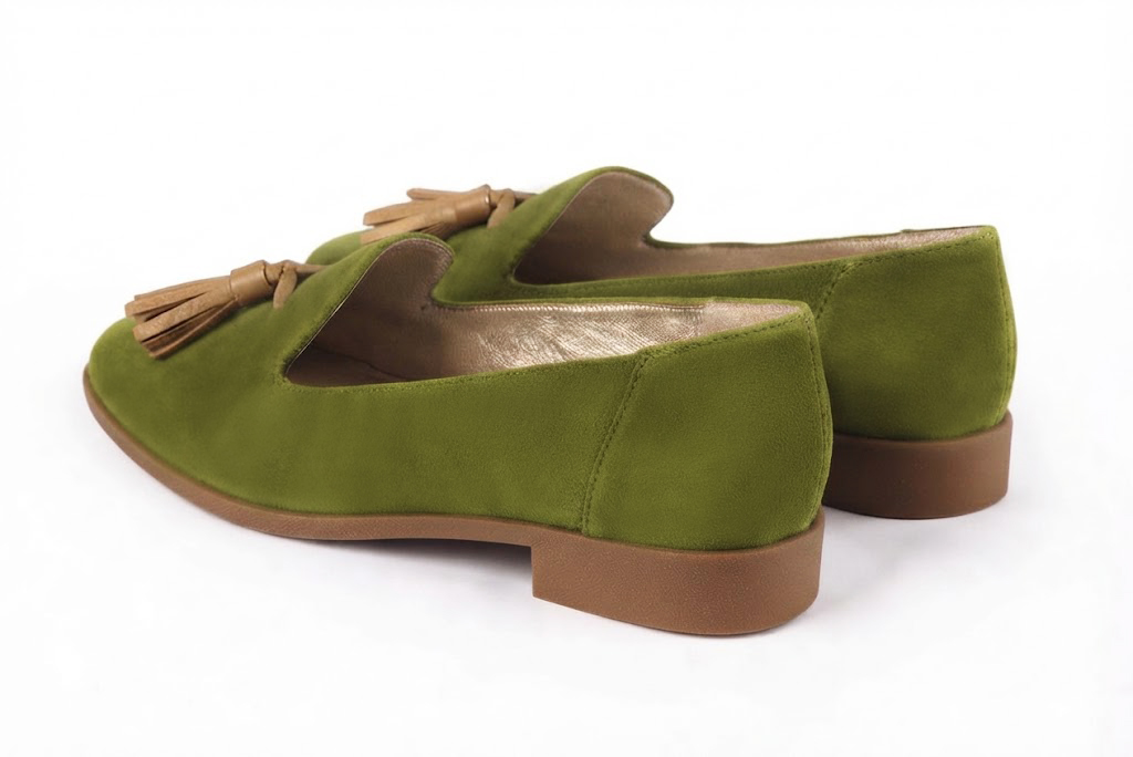 Mocassins à pompons pour femme en cuir vert pistache et camel avec bout rond et semelle crantée en gomme - Vue arrière