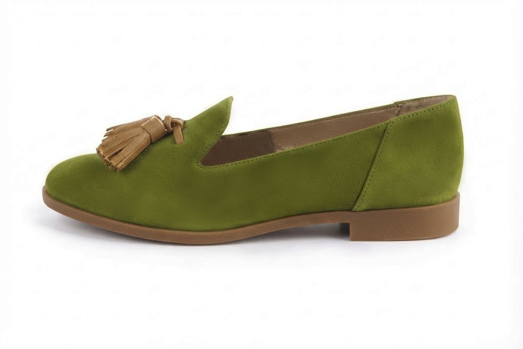 Mocassins à pompons pour femme en cuir vert pistache et camel avec bout rond et semelle crantée en gomme - Vue de profil