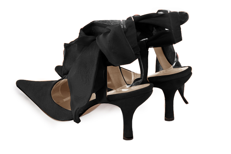 Chaussure femme à brides : Chaussure arrière ouvert avec un foulard autour de la cheville couleur noir mat. Bout pointu. Talon haut fin. Vue arrière - Florence KOOIJMAN