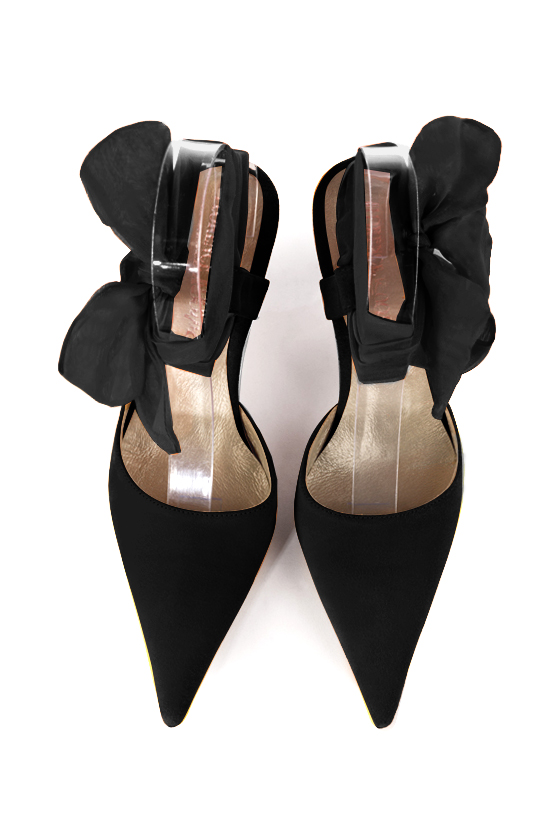 Chaussure femme à brides : Chaussure arrière ouvert avec un foulard autour de la cheville couleur noir mat. Bout pointu. Talon haut fin. Vue du dessus - Florence KOOIJMAN