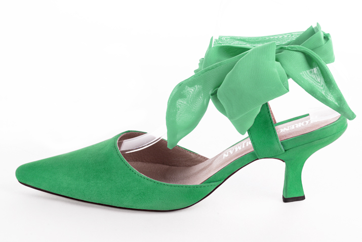 Chaussure femme à brides : Chaussure arrière ouvert avec un foulard autour de la cheville couleur vert émeraude. Bout effilé. Talon mi-haut bobine. Vue de profil - Florence KOOIJMAN