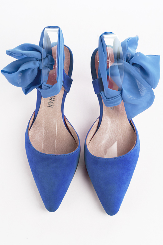 Chaussure femme à brides : Chaussure arrière ouvert avec un foulard autour de la cheville couleur bleu électrique. Bout effilé. Talon mi-haut bobine. Vue du dessus - Florence KOOIJMAN
