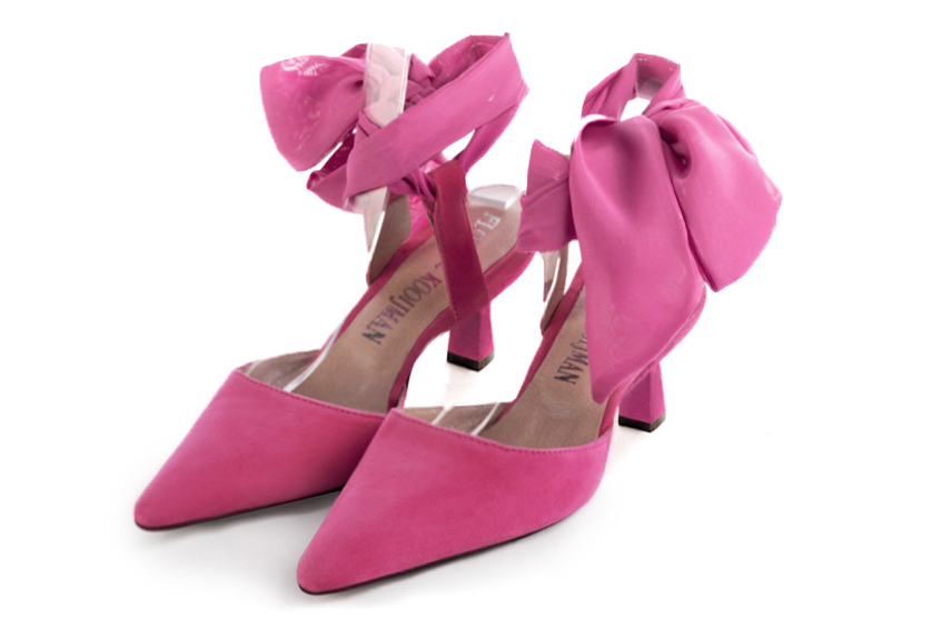 Chaussures habillées, élégantes et raffinées, ouvertes à l'arrière avec un foulard autour de la cheville, coloris rose fuchsia. Bout effilé. Mi-haut à haut. Talon bobine. Cérémonie, soirée, cocktail, évènementiel. Personnalisation : Choix des cuirs, 
                des couleurs et des talons. Petites et grandes pointures. - Florence KOOIJMAN