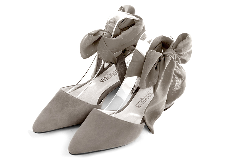 Chaussures habillées, élégantes et raffinées, ouvertes à l'arrière avec un foulard autour de la cheville, coloris beige mastic. Bout effilé. Mi-haut. Talon évasé. Cérémonie, soirée, cocktail, évènementiel. Personnalisation : Choix des cuirs, 
                des couleurs et des talons. Petites et grandes pointures. - Florence KOOIJMAN