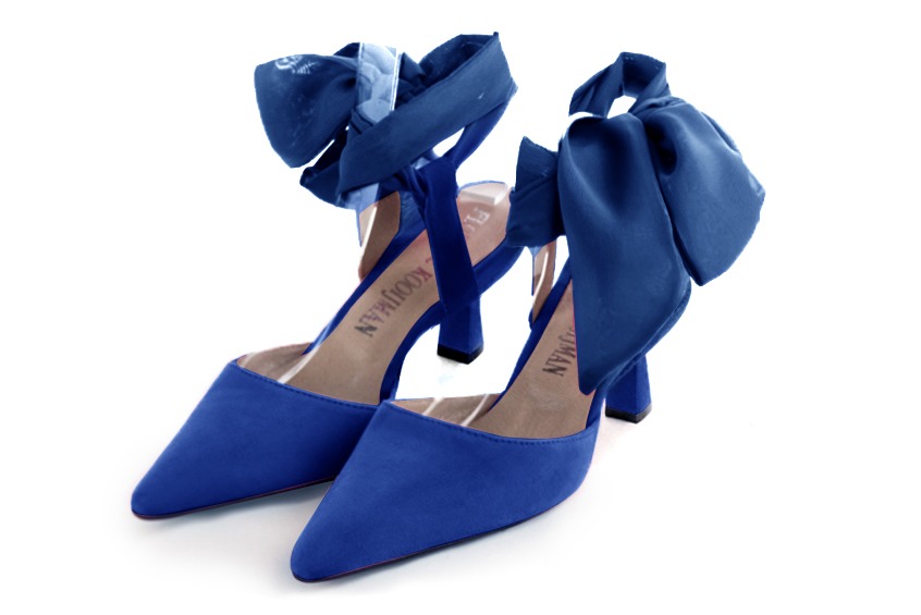 Chaussures habillées, élégantes et raffinées, ouvertes à l'arrière avec un foulard autour de la cheville, coloris bleu électrique. Bout effilé. Mi-haut à haut. Talon bobine. Cérémonie, soirée, cocktail, évènementiel. Personnalisation : Choix des cuirs, 
                des couleurs et des talons. Petites et grandes pointures. - Florence KOOIJMAN