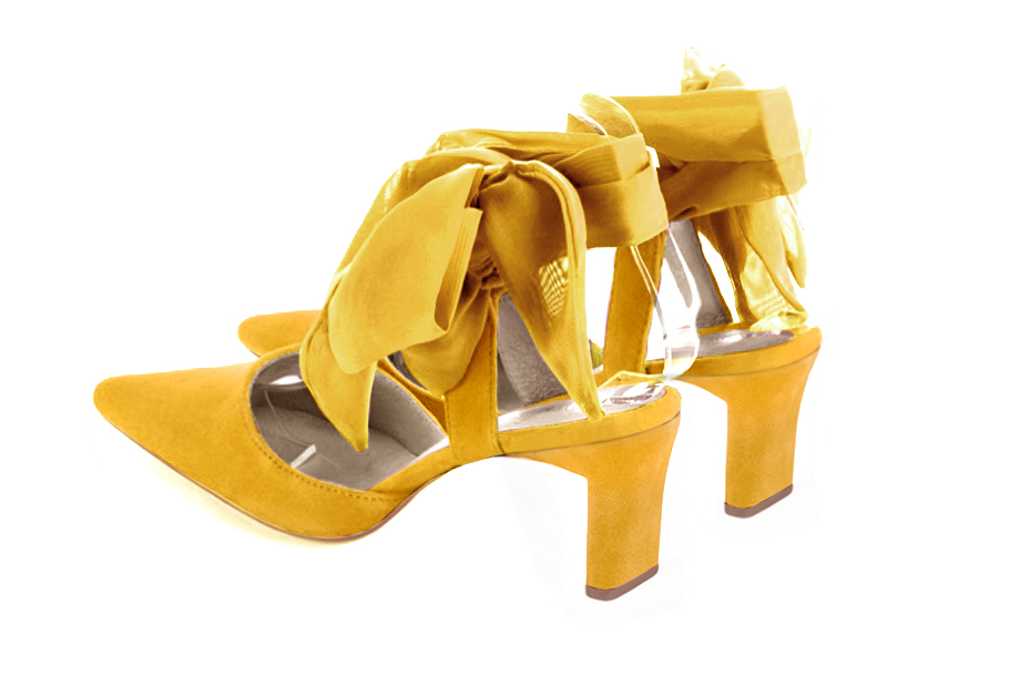 Chaussures foulard cheville femme ouvertes à l'arrière jaune. Bout effilé. Talon bobine de 6 cm - Vue arrière