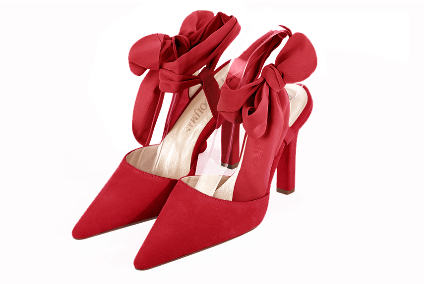 Chaussure femme à brides : Chaussure arrière ouvert avec un foulard autour de la cheville couleur rouge carmin. Bout pointu. Talon très haut fin Vue avant - Florence KOOIJMAN