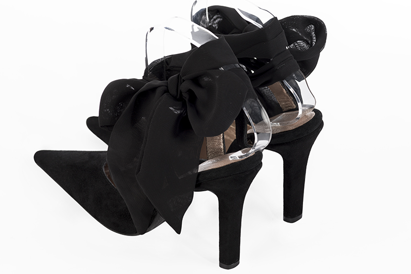 Chaussure femme à brides : Chaussure arrière ouvert avec un foulard autour de la cheville couleur noir mat. Bout pointu. Talon très haut fin. Vue arrière - Florence KOOIJMAN