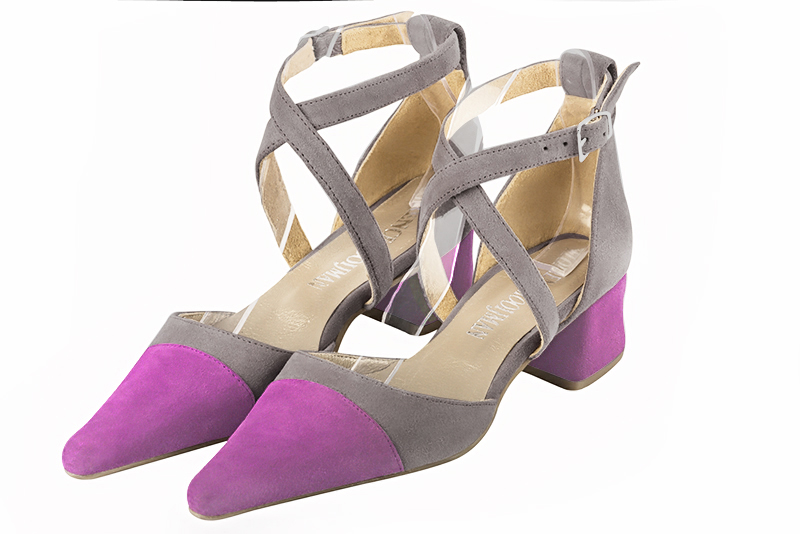 Escarpin :  couleur violet mauve et gris galet. Bout pointu. Petit talon évasé Vue avant - Florence KOOIJMAN