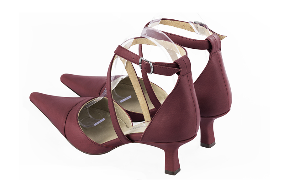 Chaussures brides croisées femme ouvertes sur les côtés rouge bordeaux. Bout pointu. Talon bobine de 5.5 cm - Vue arrière
