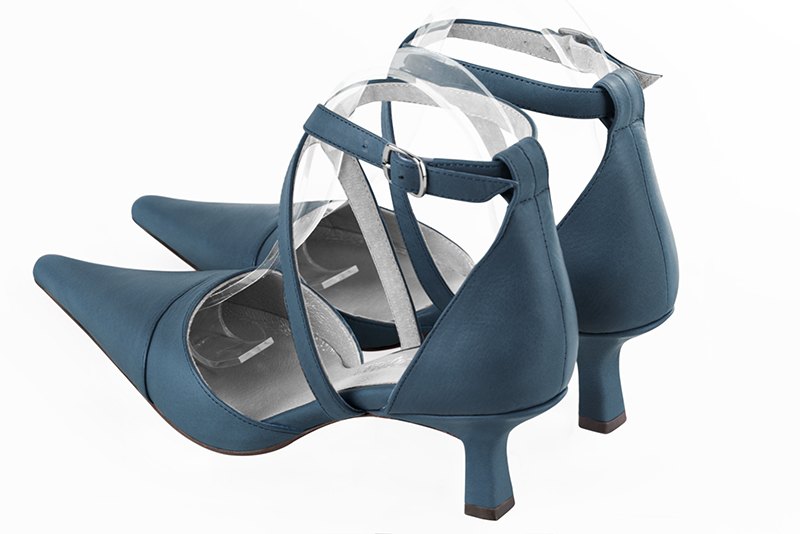 Chaussure femme à brides : Chaussure côtés ouverts brides croisées couleur bleu denim. Bout pointu. Talon mi-haut bobine. Vue arrière - Florence KOOIJMAN