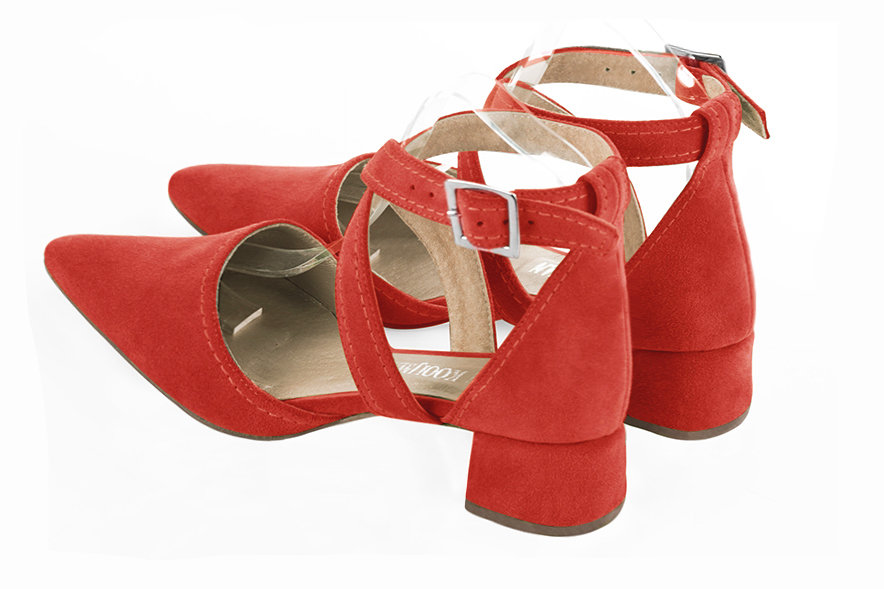 Chaussure femme à brides : Chaussure côtés ouverts brides croisées couleur rouge coquelicot. Bout effilé. Petit talon évasé. Vue arrière - Florence KOOIJMAN