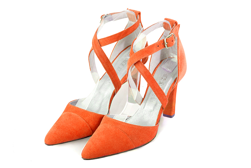 Chaussure femme à brides : Chaussure côtés ouverts brides croisées couleur orange clémentine. Bout effilé. Talon haut fin Vue avant - Florence KOOIJMAN