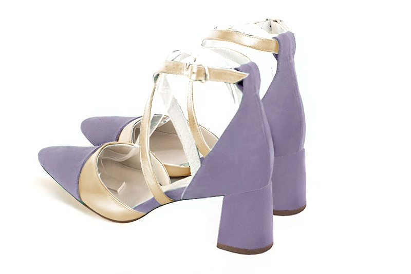 Chaussure femme à brides : Chaussure côtés ouverts brides croisées couleur violet parme et or doré. Bout effilé. Talon mi-haut évasé. Vue arrière - Florence KOOIJMAN